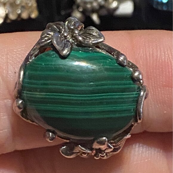 Ring Size 7.5 Green Malachite Sterling Silver 925 Women Semi-Precious Stone - Picture 1 of 11